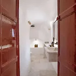 Terracotta Cave House * Ия