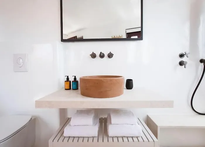 Terracotta Cave House * イア