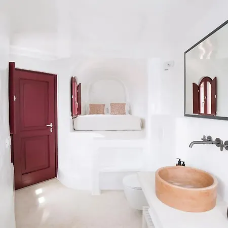 Terracotta Cave House * Oia