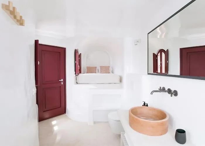 Terracotta Cave House * Oia